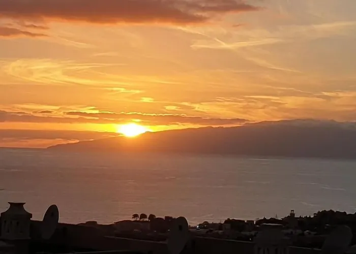 Rockin' View - 2 Bedroom Great Terrace, Parking, Pool