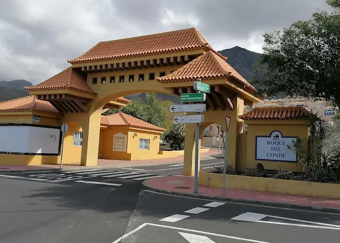 Rockin' View - 2 Bedroom Great Terrace, Parking, Pool Appartamento *