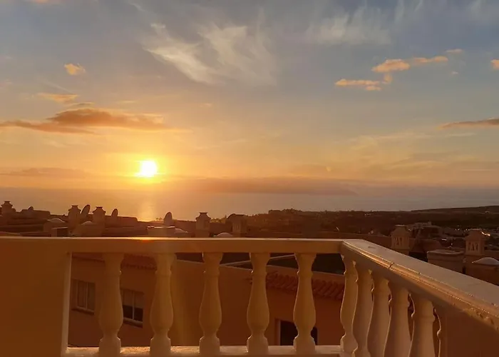 Rockin' View - 2 Bedroom Great Terrace, Parking, Pool Appartamento